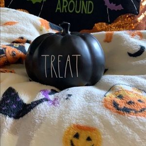 Rae Dunn 2020 Halloween TREAT Pumpkin small